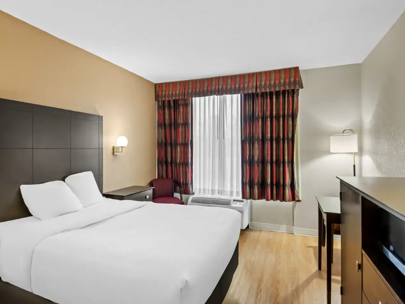 Quality Inn & Suites — general view