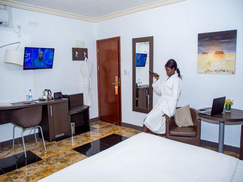 New Heaven Hotel image