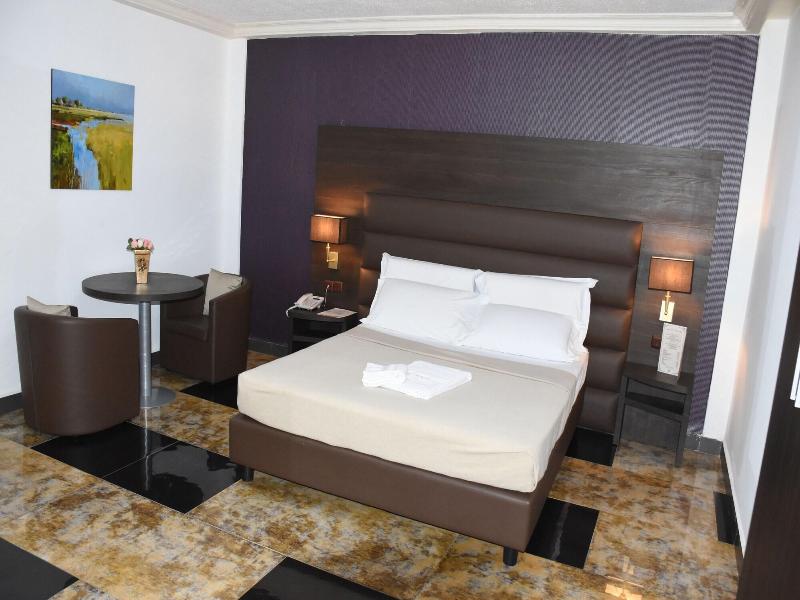 New Heaven Hotel image