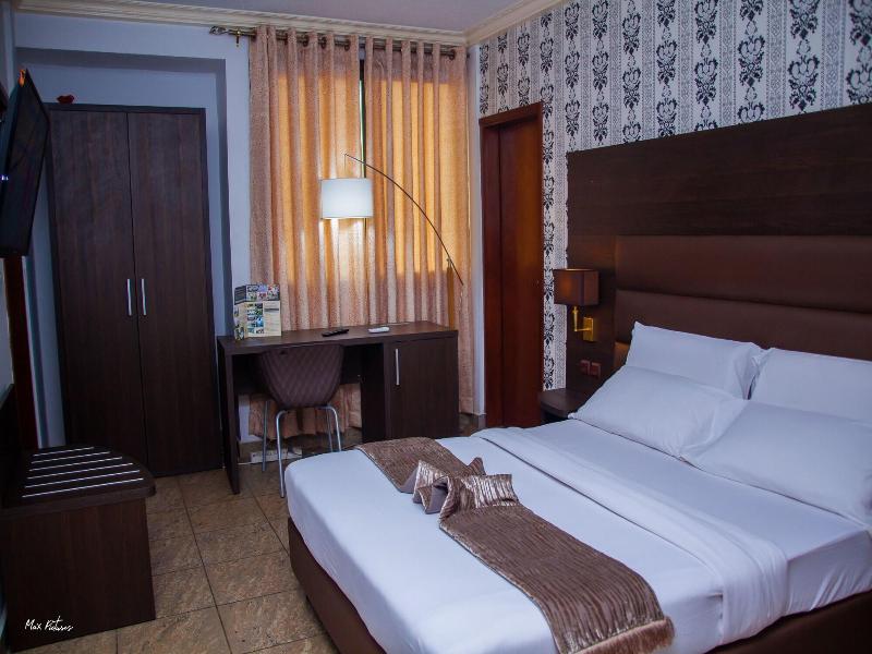 New Heaven Hotel image