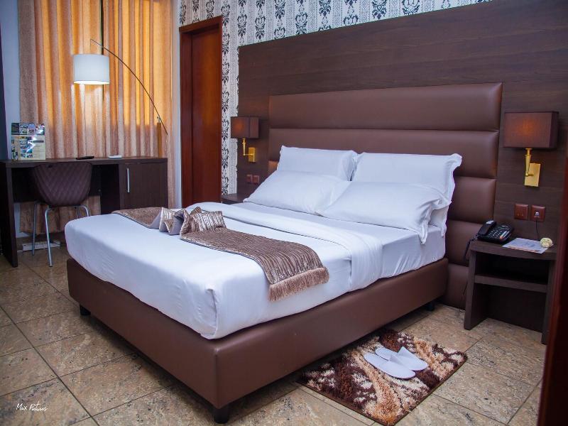 New Heaven Hotel image