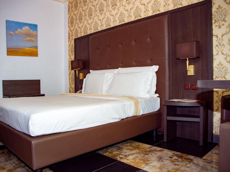 New Heaven Hotel image