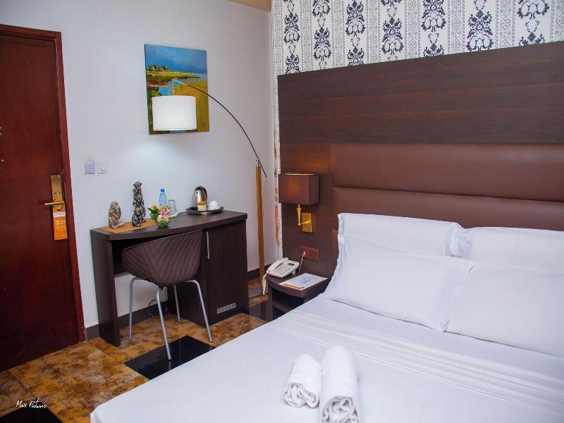 New Heaven Hotel image