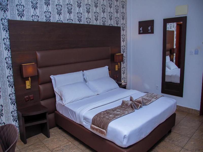 New Heaven Hotel image