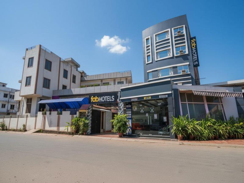 Fabhotel Metro View image