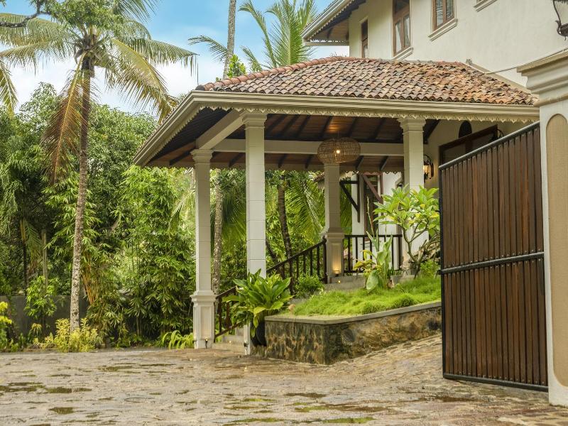 Serenity Boutique Unawatuna image