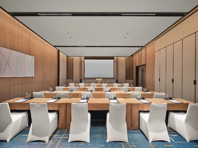 DoubleTree by Hilton Zhengzhou East image