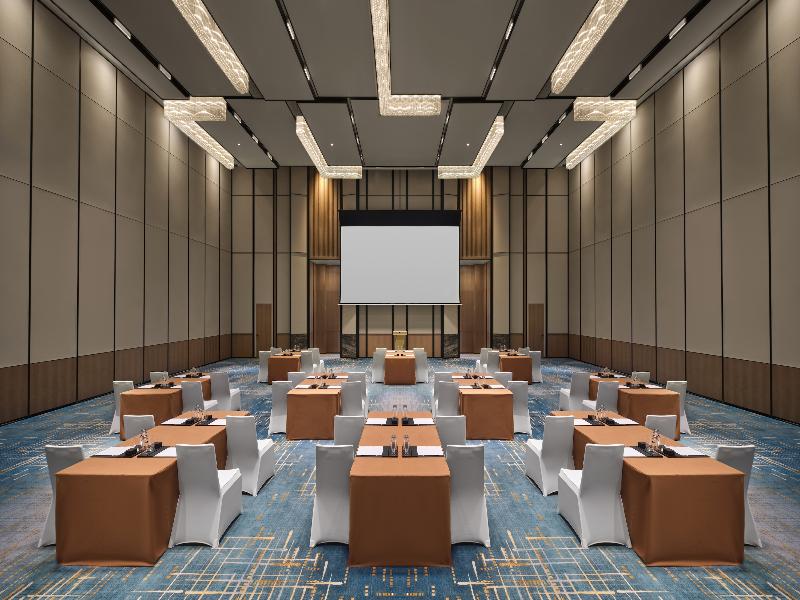 DoubleTree by Hilton Zhengzhou East image
