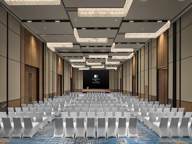 DoubleTree by Hilton Zhengzhou East image