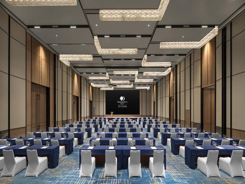 DoubleTree by Hilton Zhengzhou East image