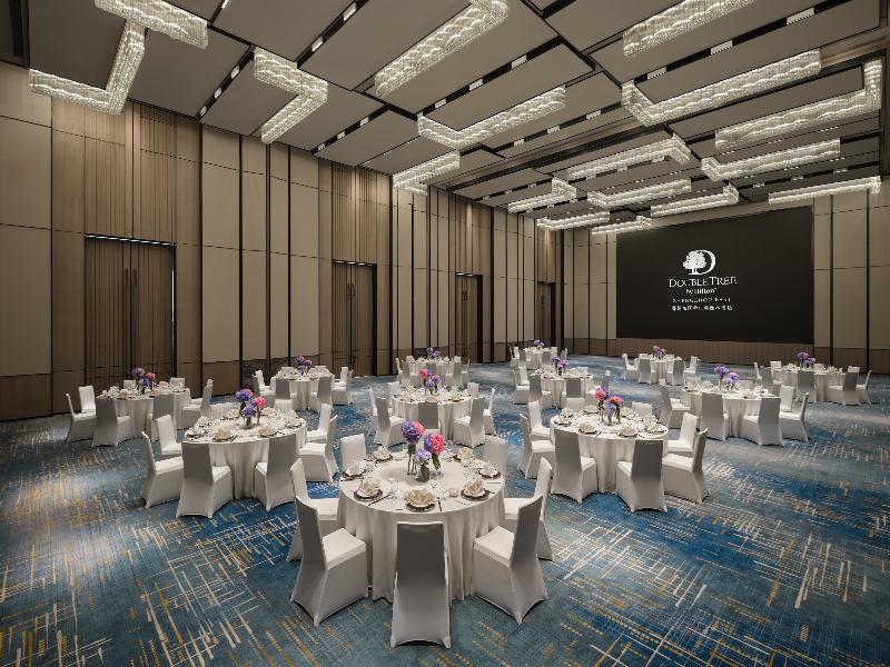DoubleTree by Hilton Zhengzhou East image