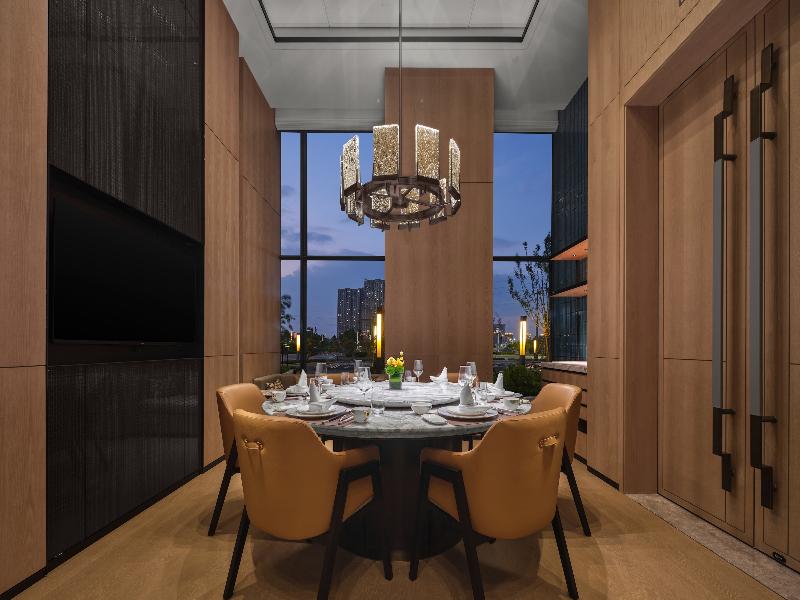 DoubleTree by Hilton Zhengzhou East image
