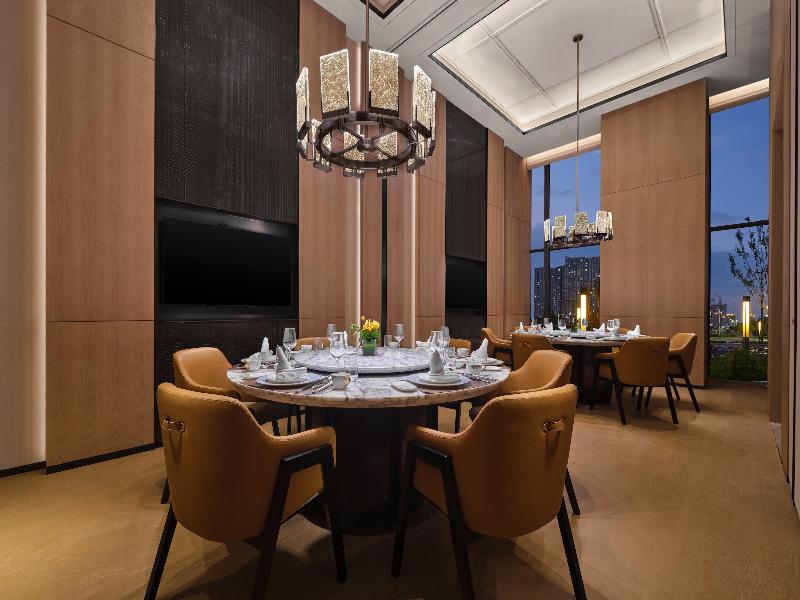 DoubleTree by Hilton Zhengzhou East image