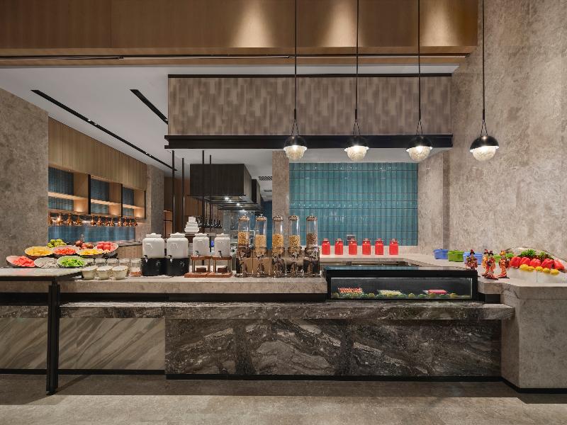 DoubleTree by Hilton Zhengzhou East image