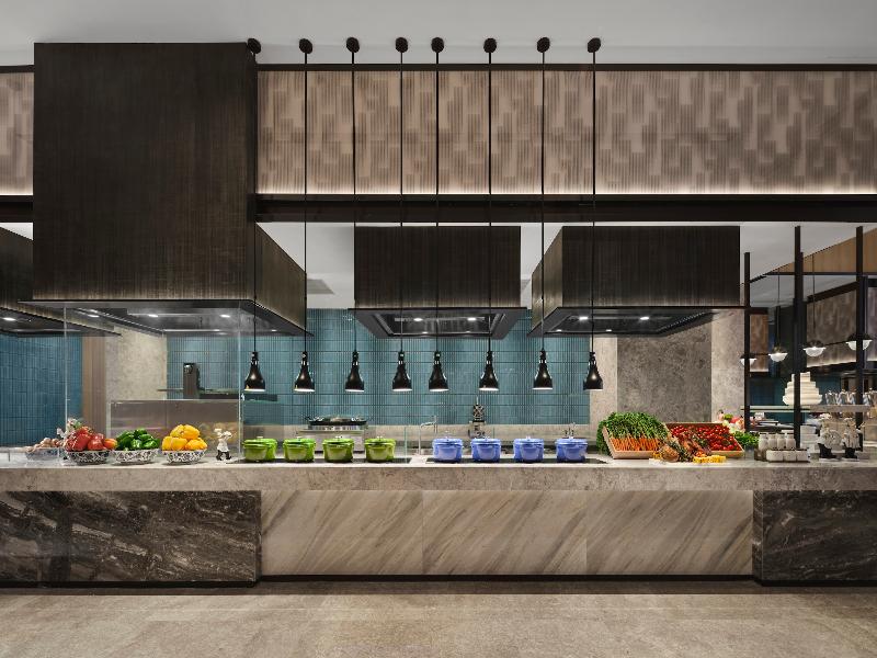 DoubleTree by Hilton Zhengzhou East image
