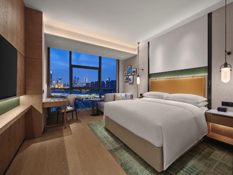 DoubleTree by Hilton Zhengzhou East image