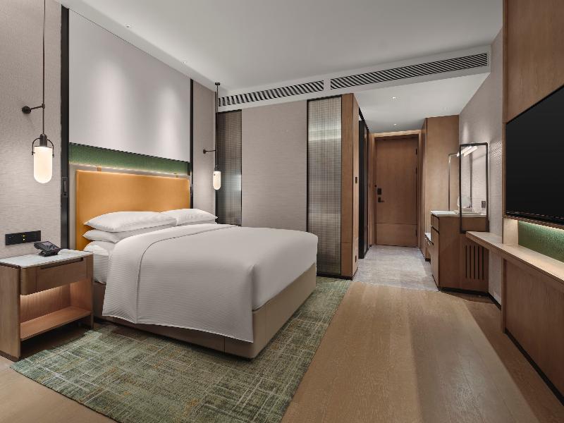 DoubleTree by Hilton Zhengzhou East image