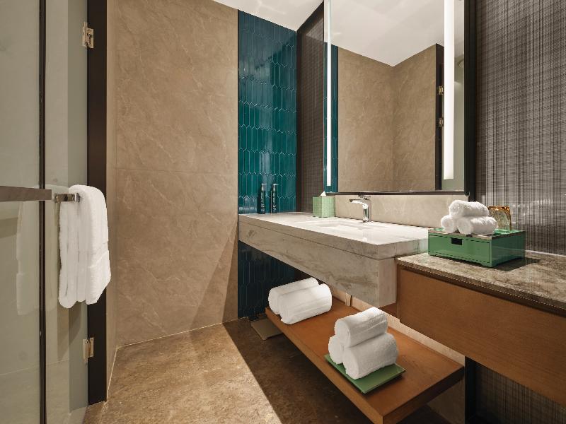 DoubleTree by Hilton Zhengzhou East image