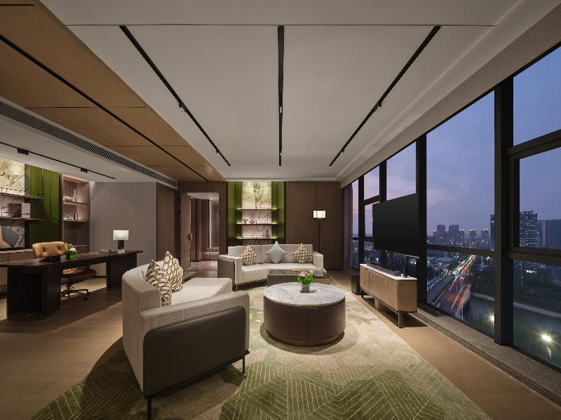 DoubleTree by Hilton Zhengzhou East image