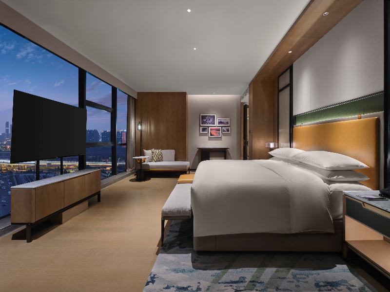 DoubleTree by Hilton Zhengzhou East image