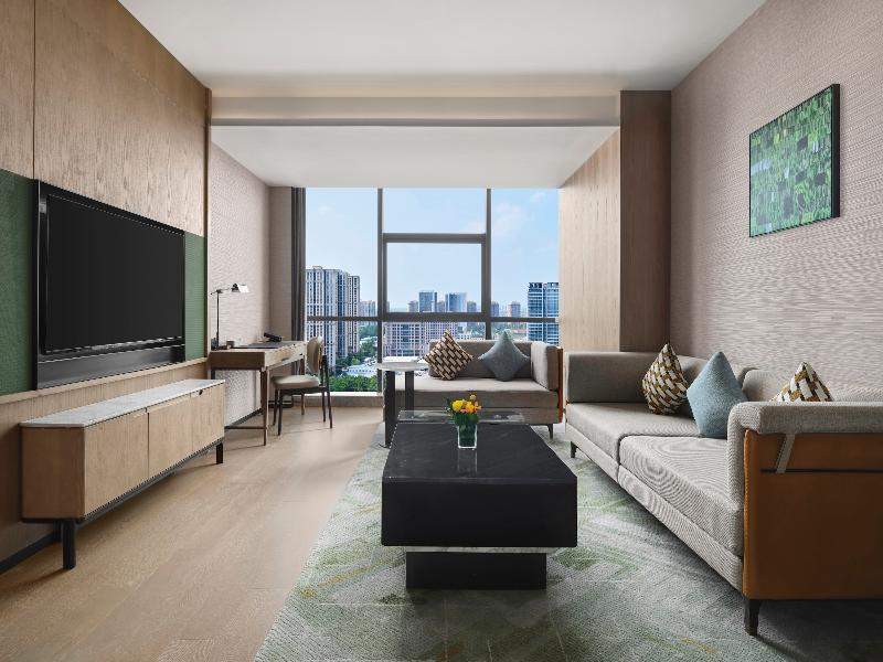 DoubleTree by Hilton Zhengzhou East image