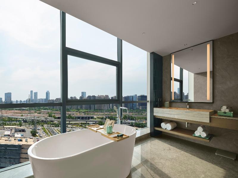 DoubleTree by Hilton Zhengzhou East image