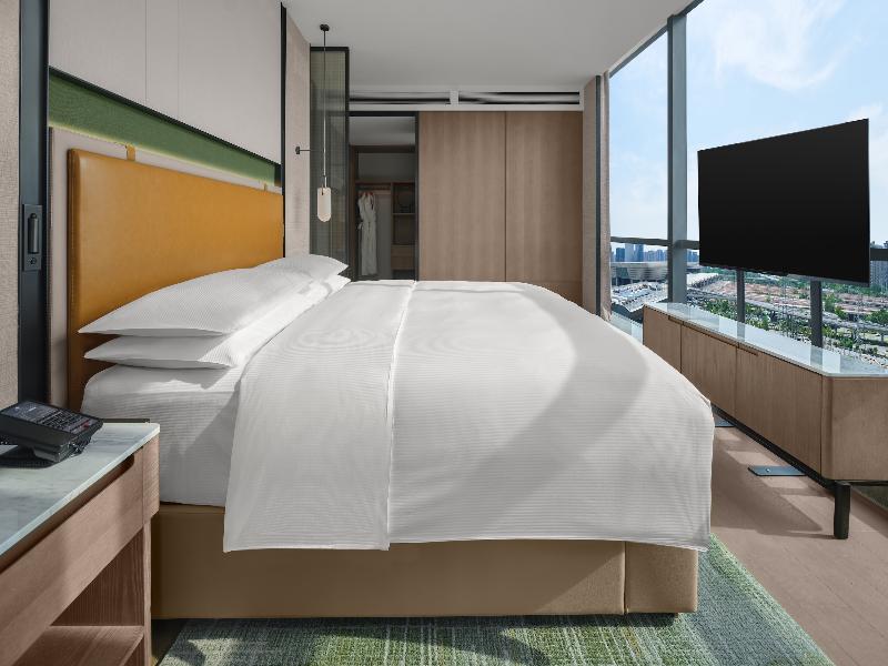 DoubleTree by Hilton Zhengzhou East image