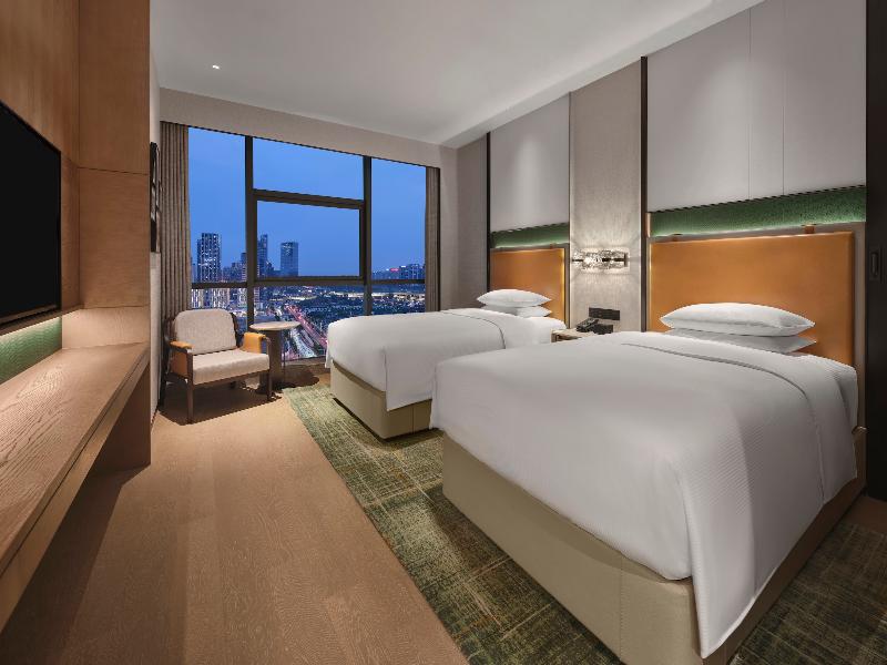DoubleTree by Hilton Zhengzhou East image