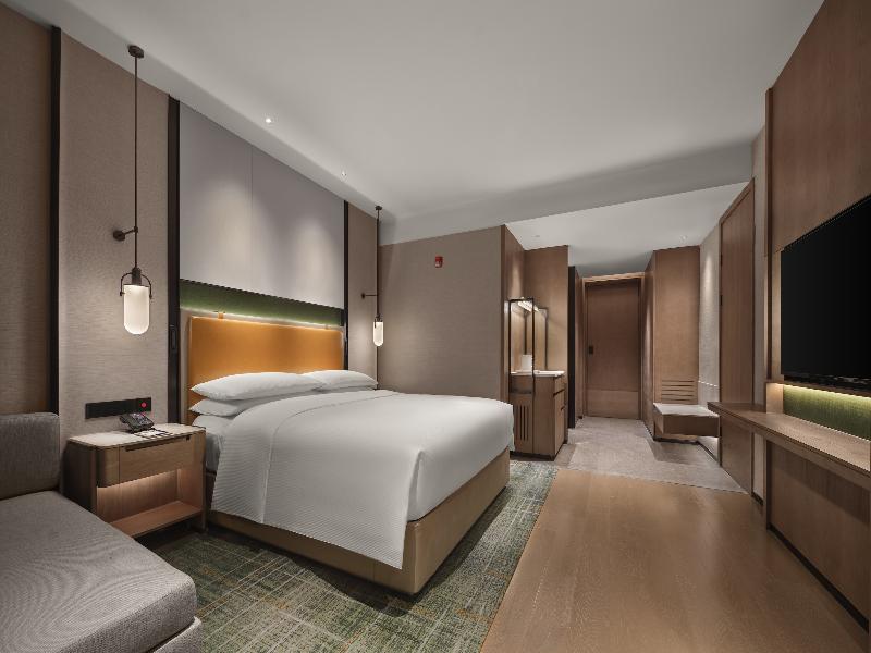 DoubleTree by Hilton Zhengzhou East image