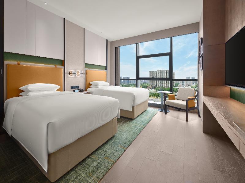 DoubleTree by Hilton Zhengzhou East image