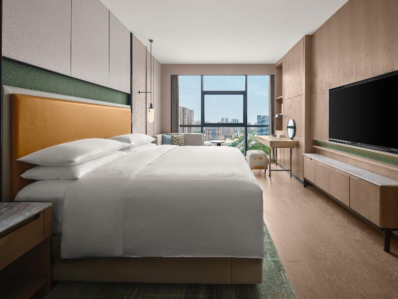 DoubleTree by Hilton Zhengzhou East image