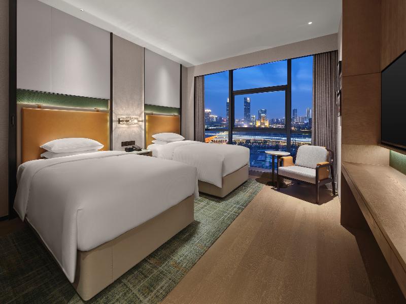 DoubleTree by Hilton Zhengzhou East image
