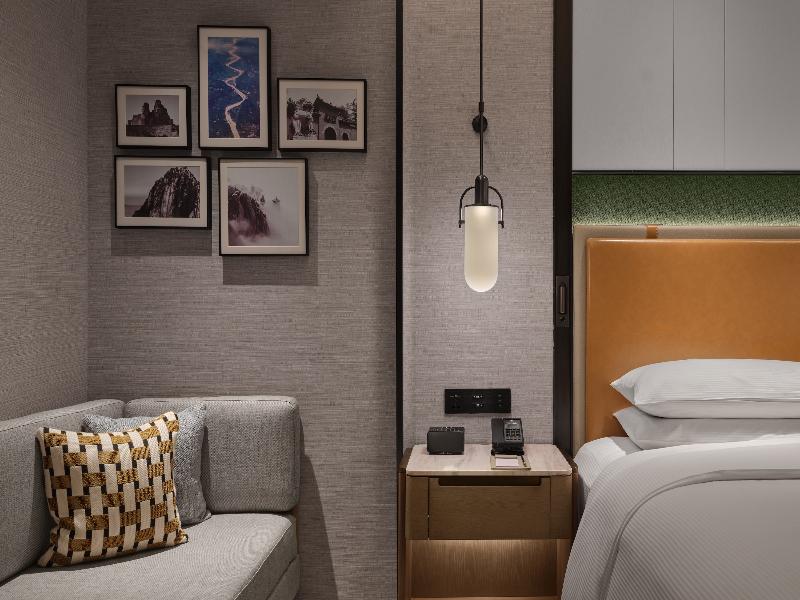 DoubleTree by Hilton Zhengzhou East image