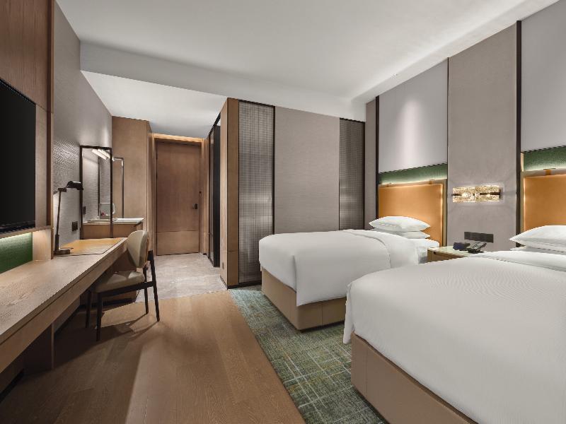 DoubleTree by Hilton Zhengzhou East image