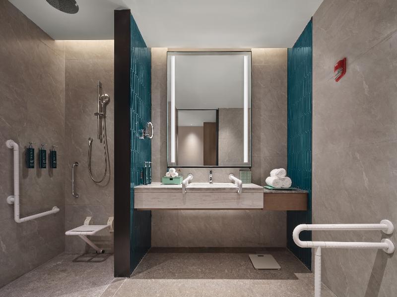 DoubleTree by Hilton Zhengzhou East image
