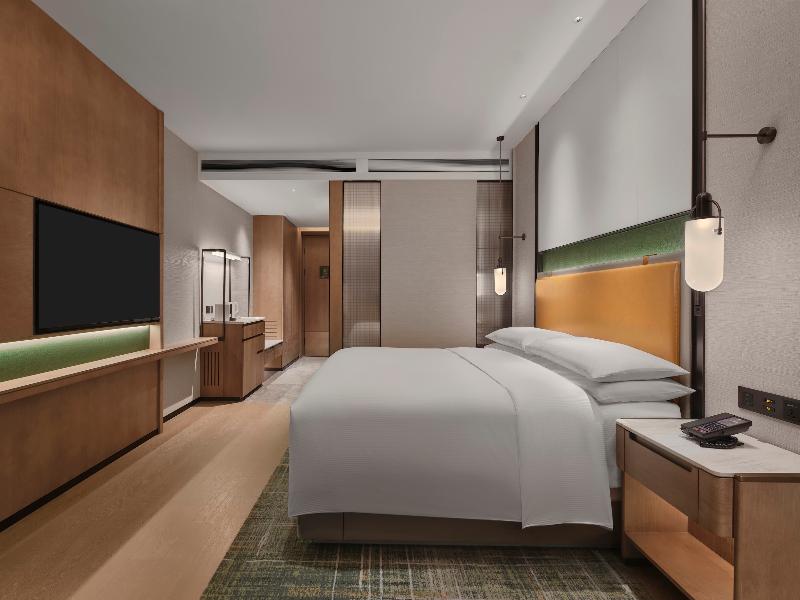 DoubleTree by Hilton Zhengzhou East image