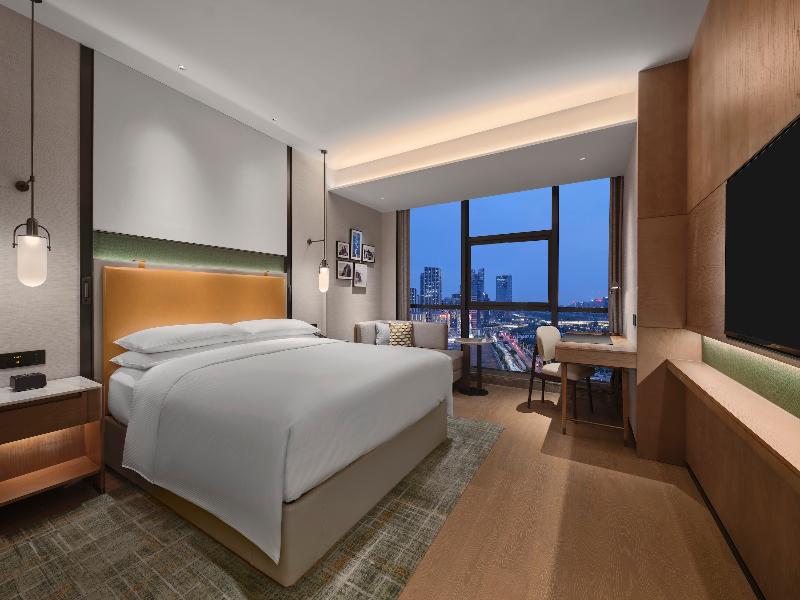 DoubleTree by Hilton Zhengzhou East image
