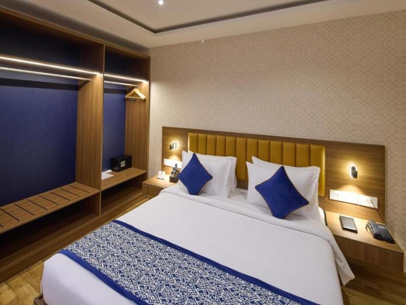 Grand Continent Hotel, Brookefield image