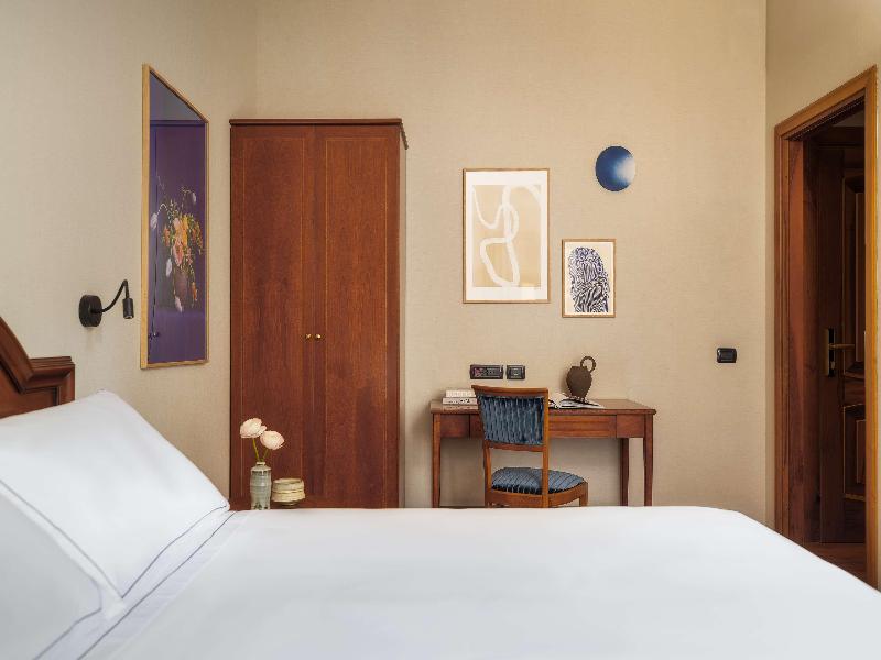 Worldhotel Casati 18 image