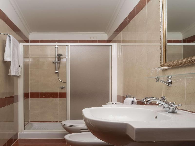 Worldhotel Casati 18 image