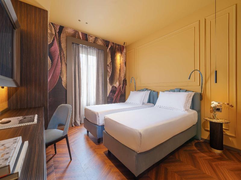 Worldhotel Casati 18 image
