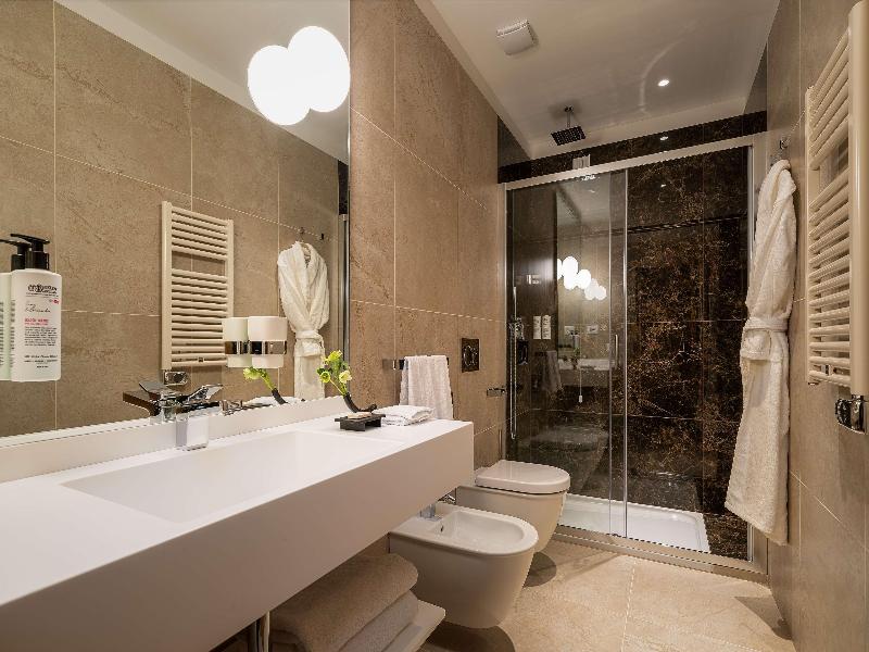Worldhotel Casati 18 image