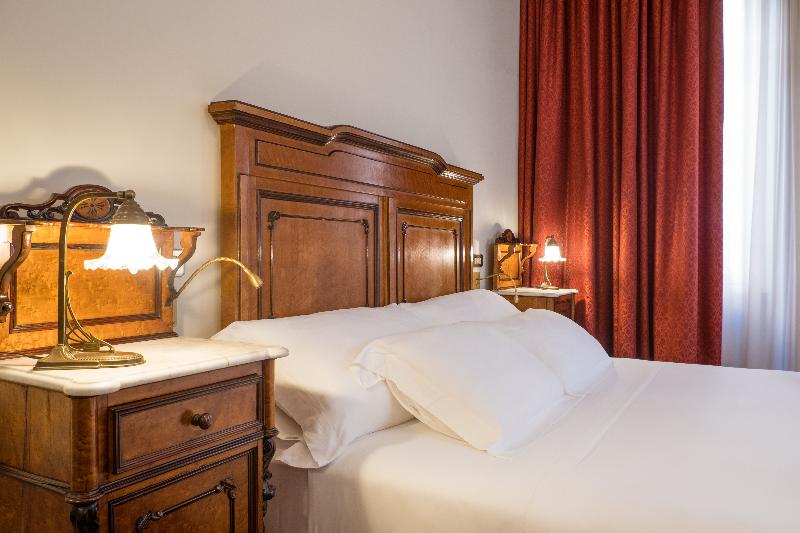 Hotel Locarno