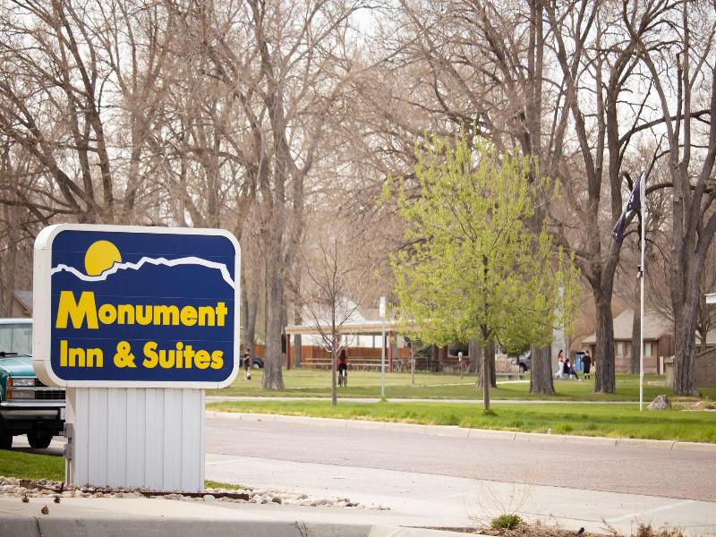 Monument Inn & Suites