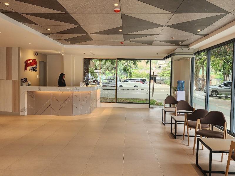 Travelite Express Hotel La Union image