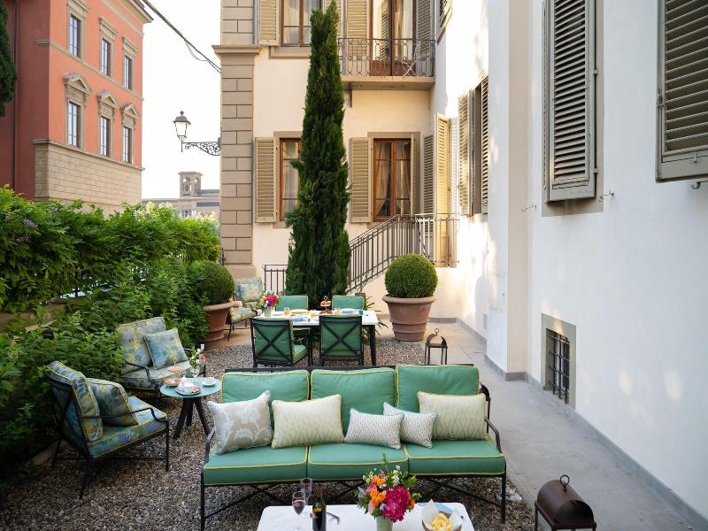Serristori Palace Residence image
