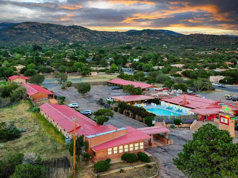 Pecos Trail Inn