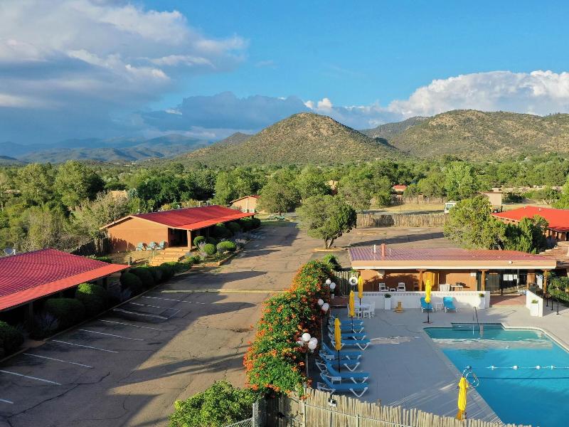 Pecos Trail Inn