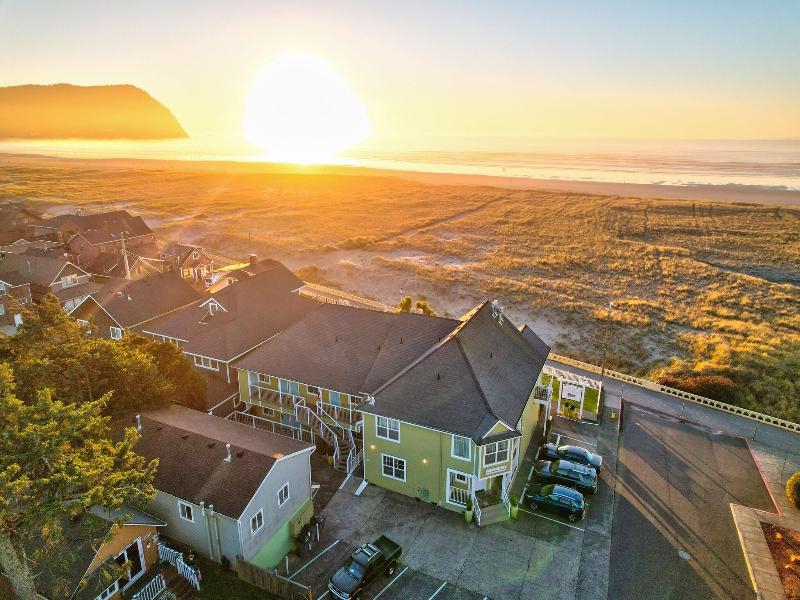 Inn Of The Four Winds Oceanfront Seaside image