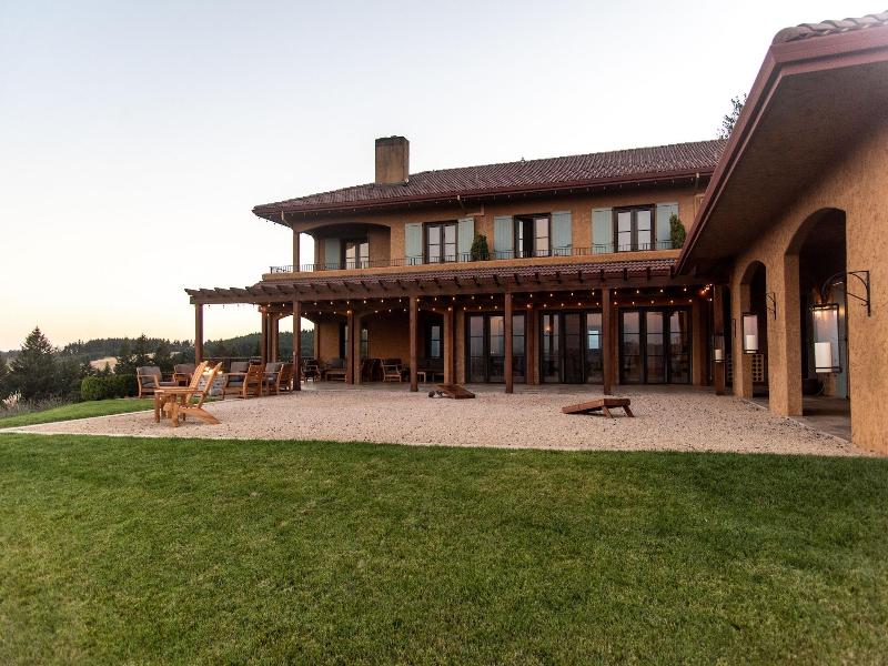 Black Walnut Inn Vineyard image